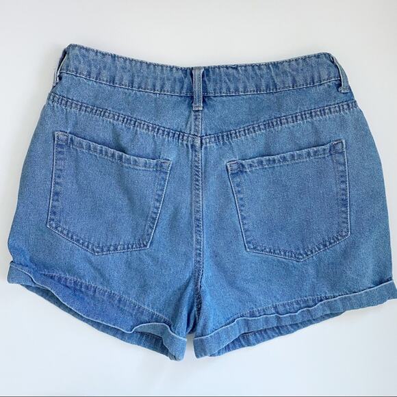 Forever 21 Pleated Denim Cuffed Hem Shorts Size 27 - Picture 6 of 6